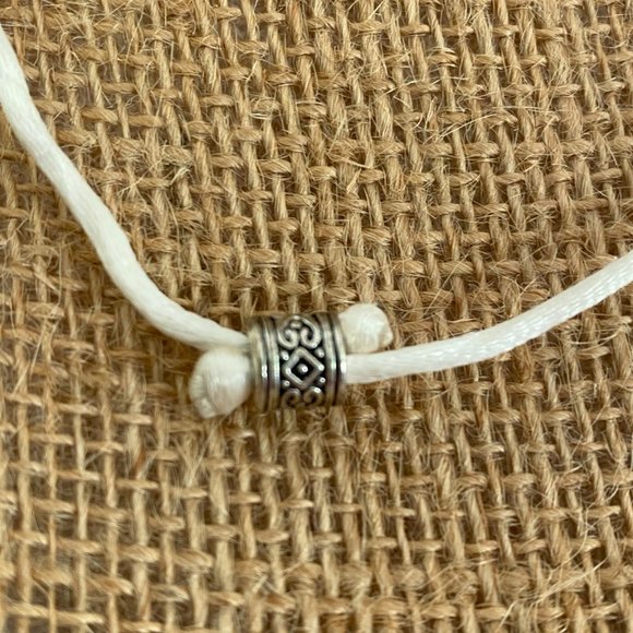 Hagstone Necklace, carved jadeite beads - Picture 5 of 6